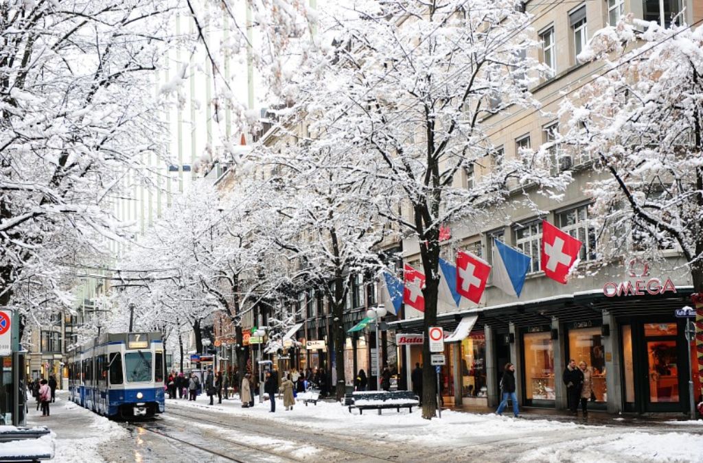 cảnh đường phố tại thành phố Zurich mùa đông