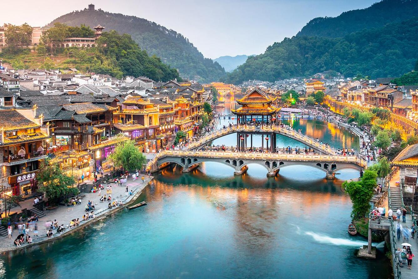 Phượng Hoàng Cổ Trấn