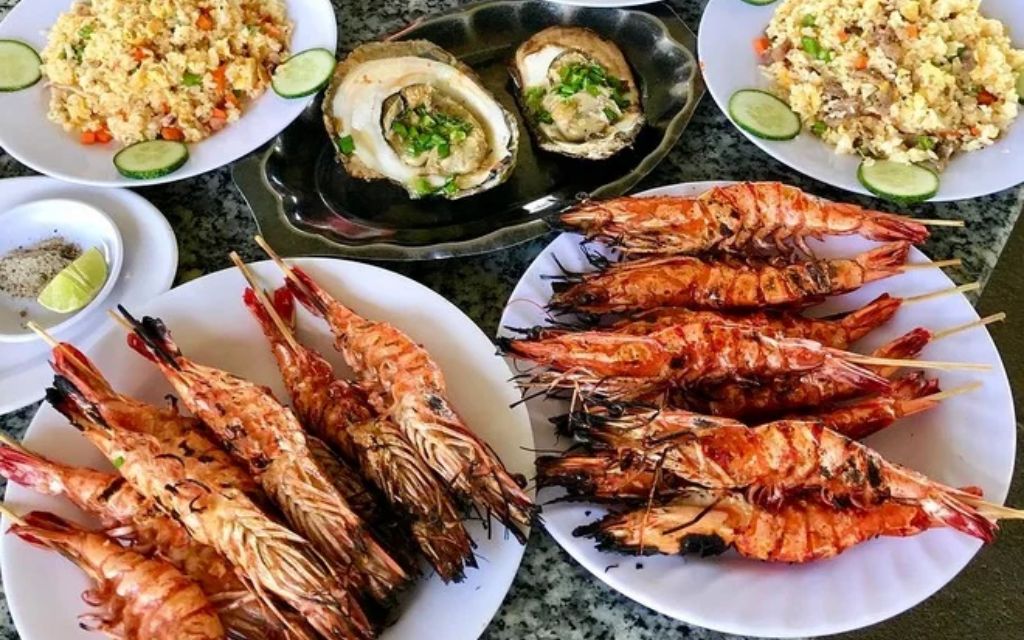 Ẩm thực tại Eo Gió