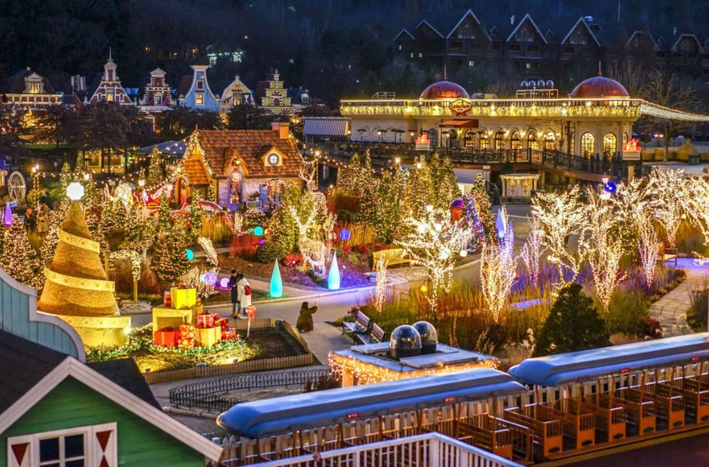 Everland rực sáng với đèn trang trí vào buổi tối