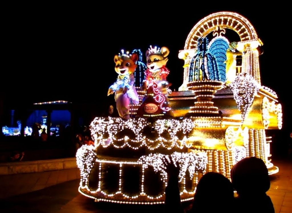 Diễu hành đêm Everland