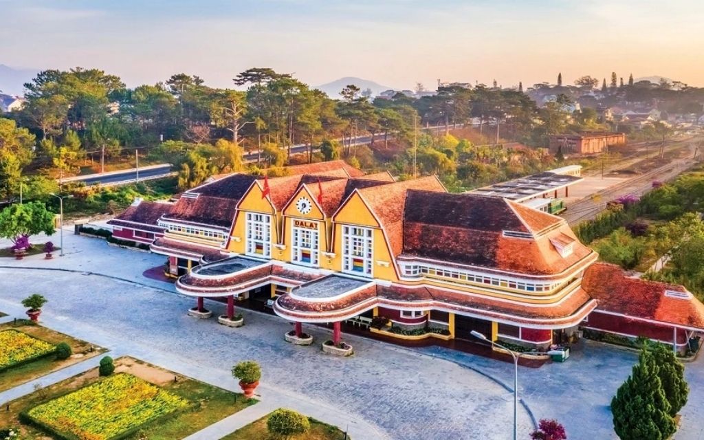 Ga Đà Lạt vào các khung giờ tham quan trong ngày.