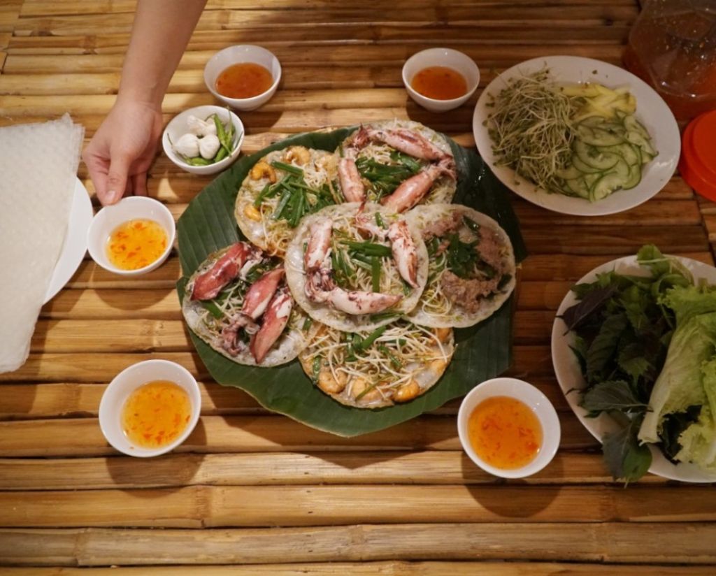 Bánh xèo hải sản Phú Yên