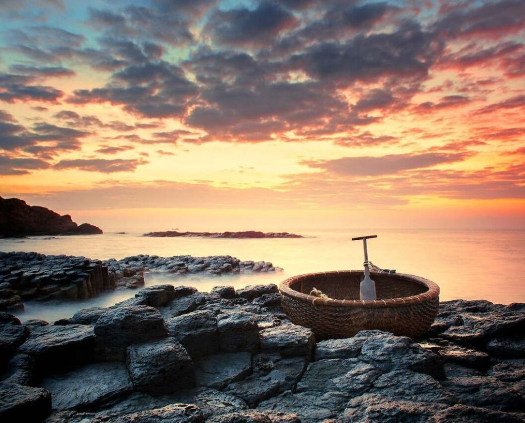 Bình minh trên biển tại Gành Đá Đĩa