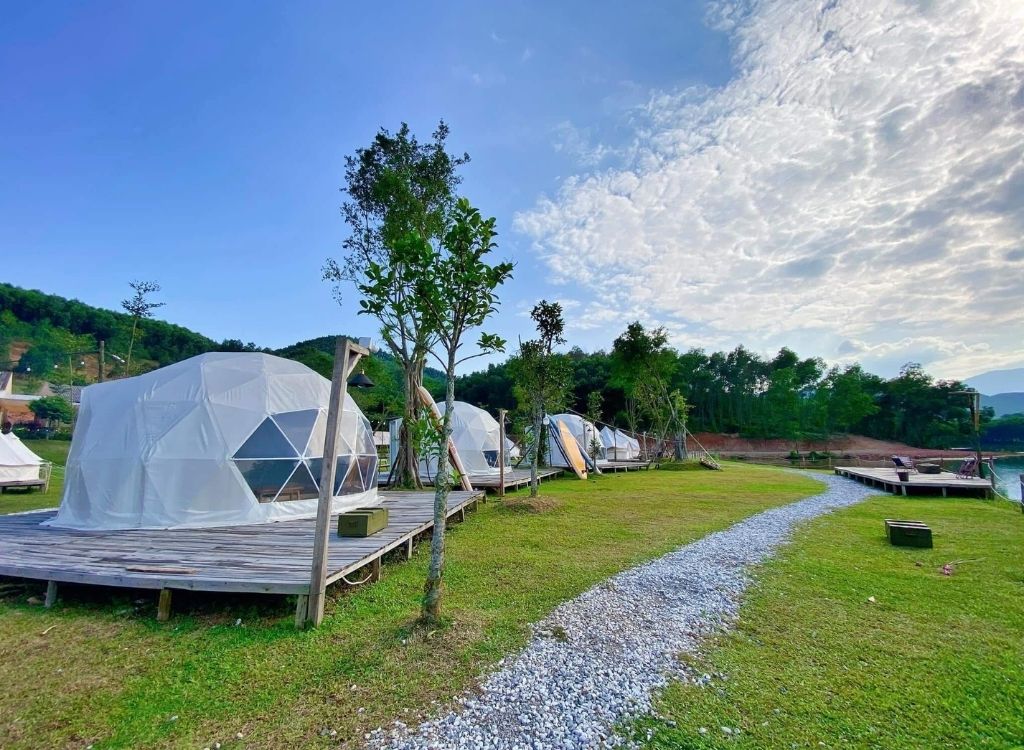 Lều mái vòm tại Trốn Glamping Hòa Bình