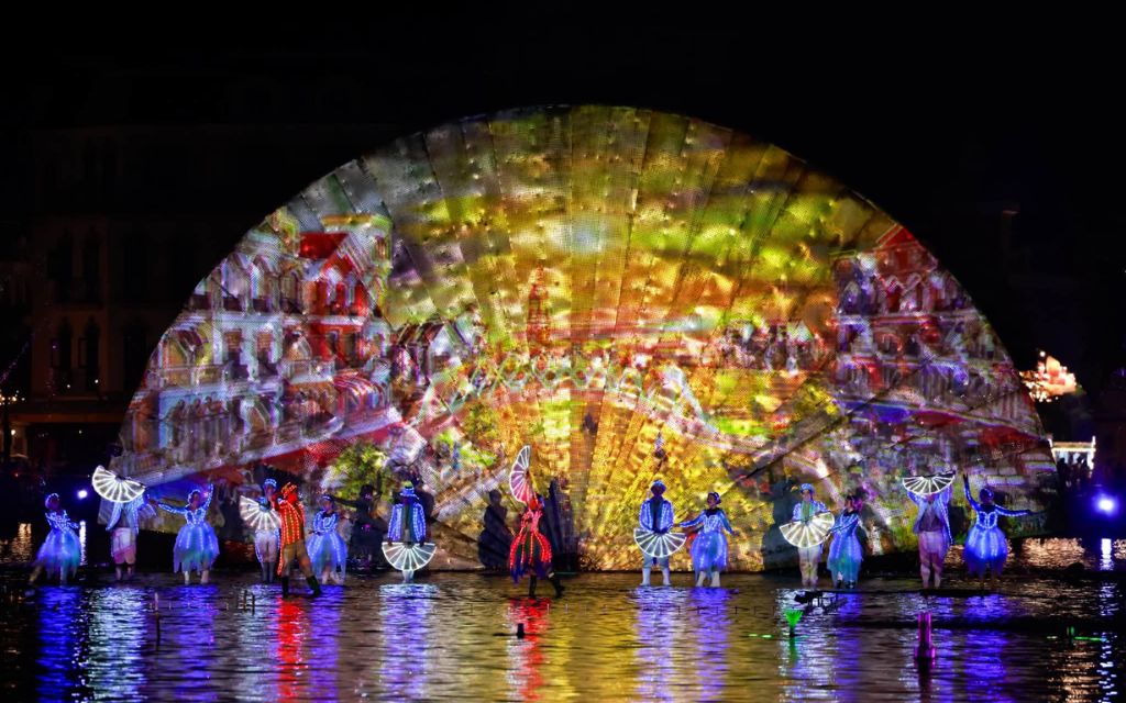 Show ánh sáng sắc màu venice
