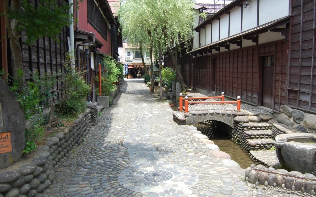 Suối Yanaka Gujo Hachiman 
