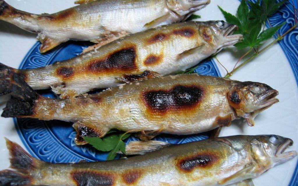 cá Ayu nướng muối 