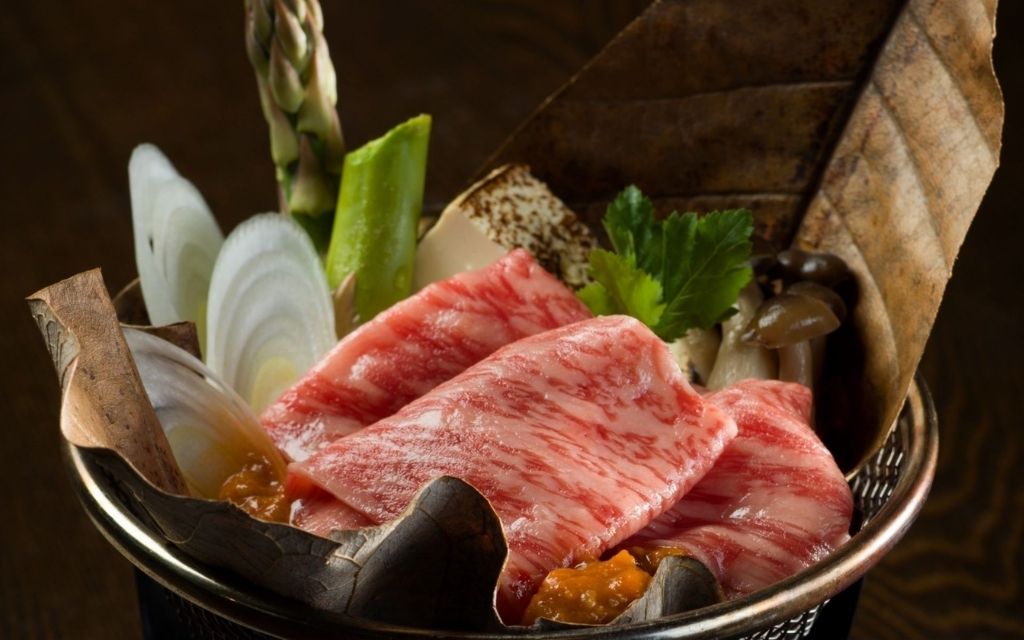 Thịt bò Hida nướng lá Hooba Miso 