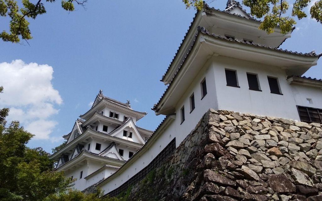 Lâu đài Gujo Hachiman 