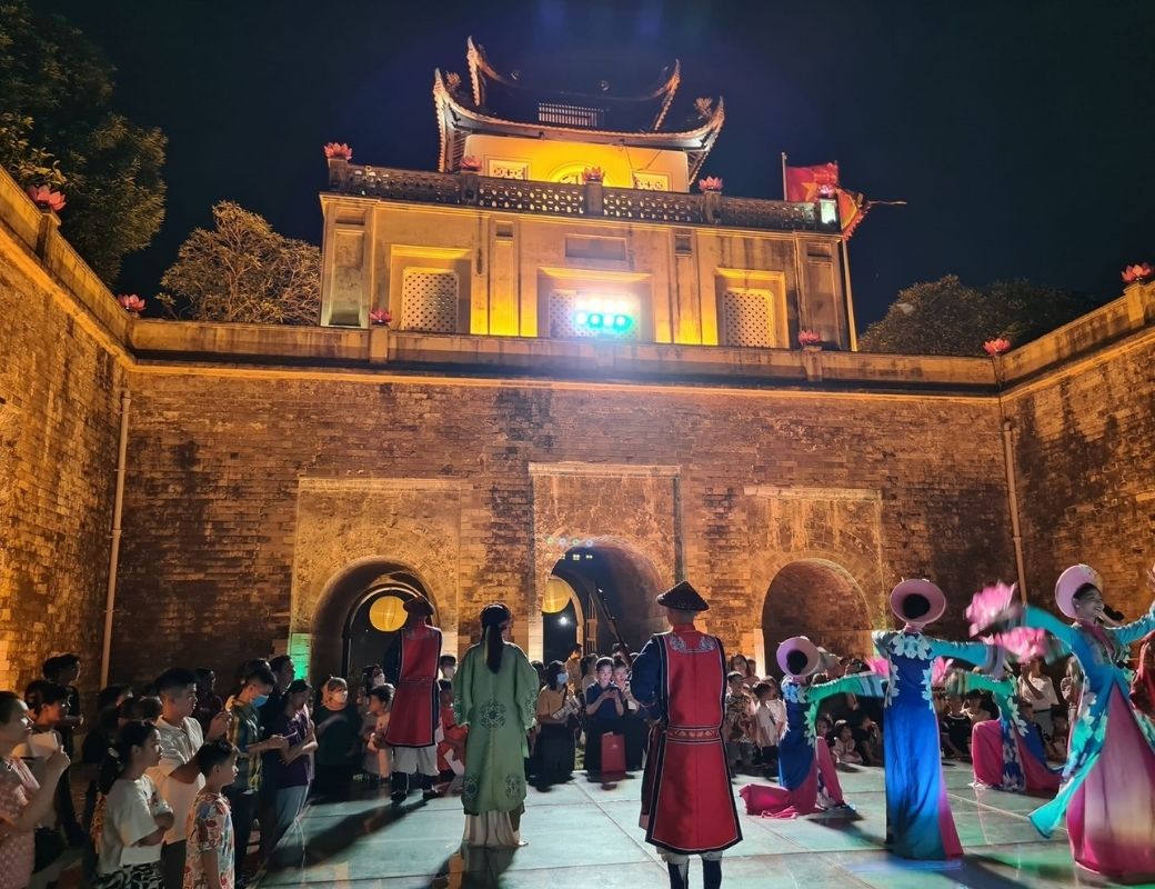 Tour đêm khám phá di tích lịch sử Hà Nội
