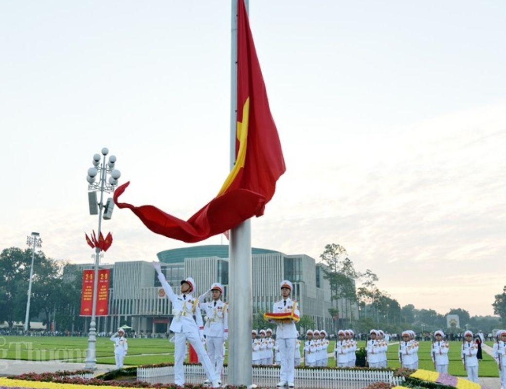 Nghi lễ thượng cờ tại Quảng trường Ba Đình Hà Nội