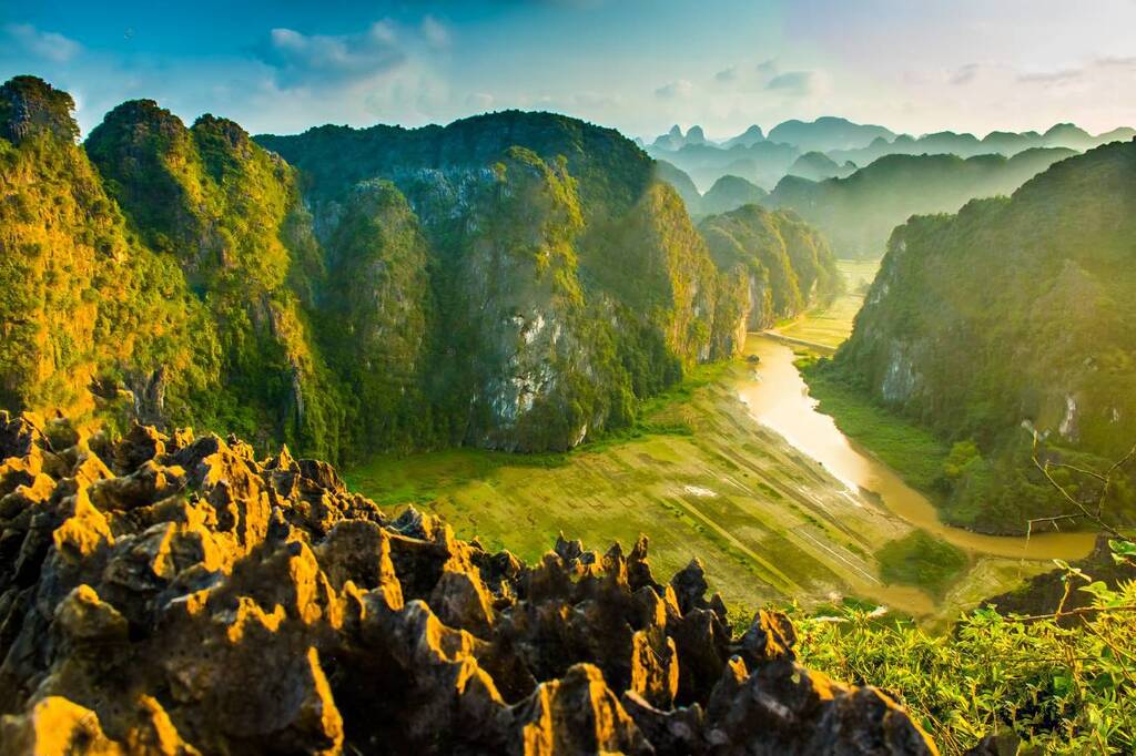 Săn bình minh tại Hang Múa