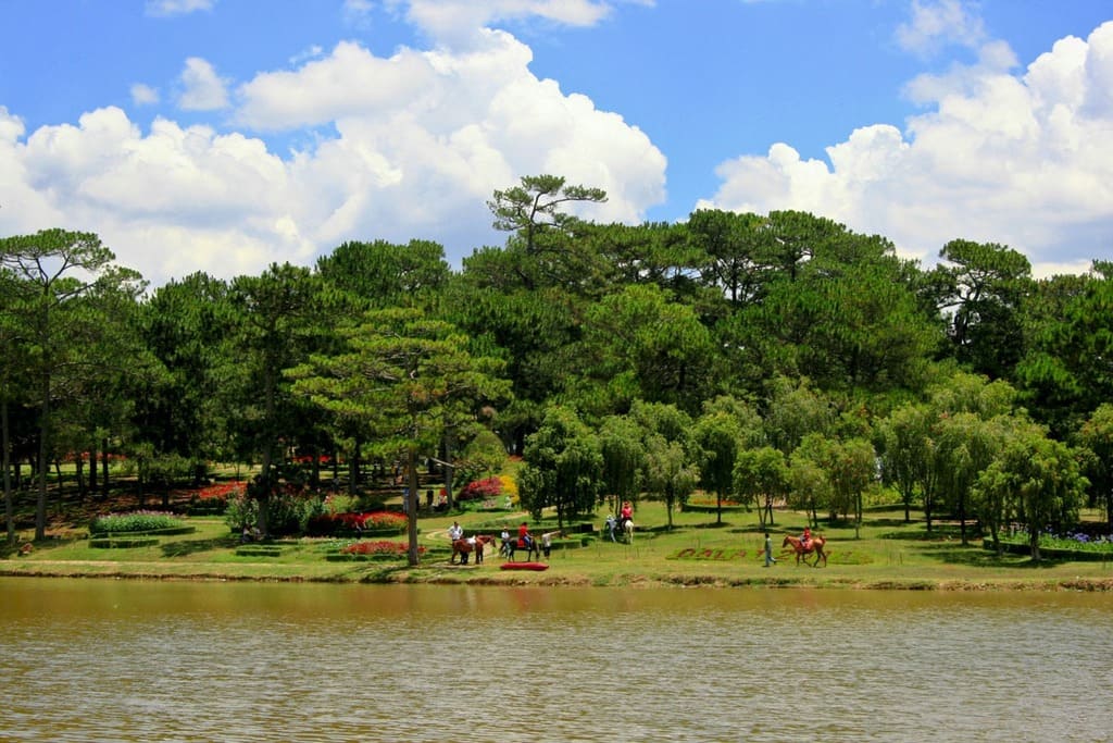 Hồ Than Thở tĩnh lặng, thắng cảnh nổi tiếng Đà Lạt