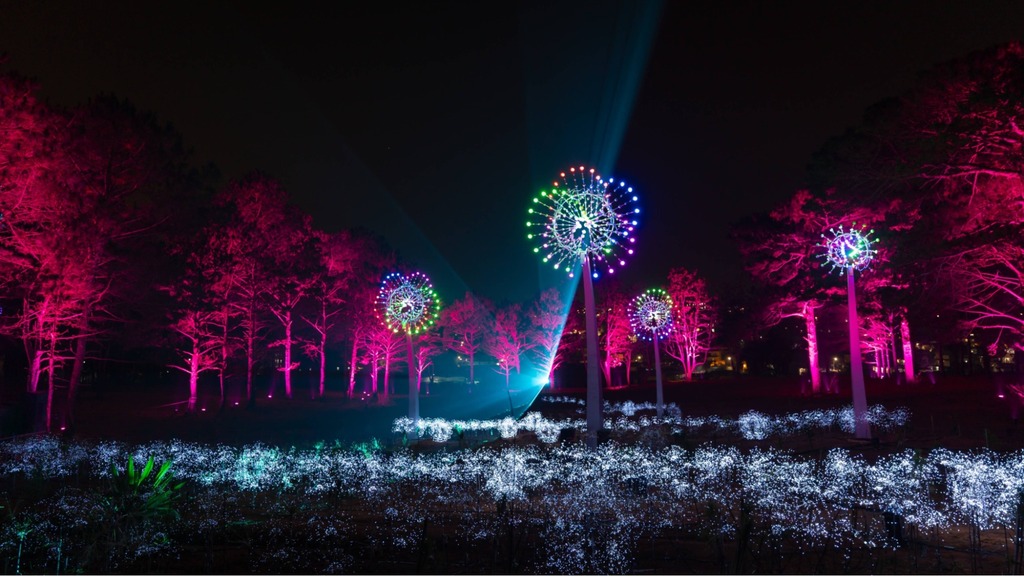 công viên ánh sáng Delight Park cạnh Hồ Than Thở