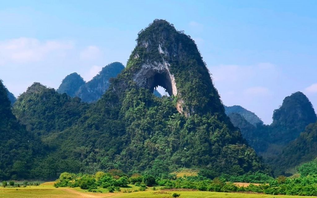 Núi Mắt Thần Cao Bằng