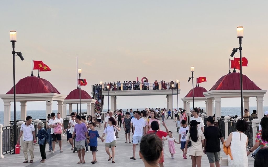 Phố đi bộ Hồ Tràm 
