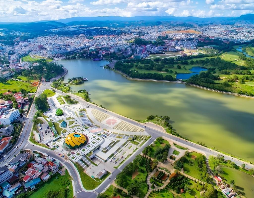 Hồ Xuân Hương thơ mộng giữa trung tâm thành phố Đà Lạt