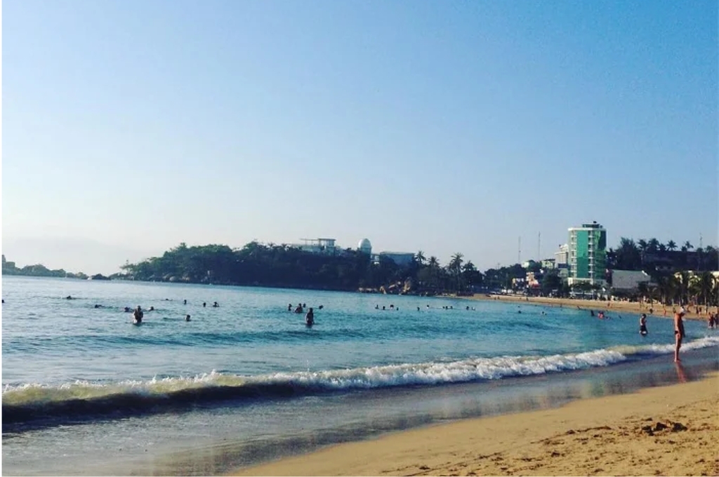 Tắm biển tại Bãi Dương
