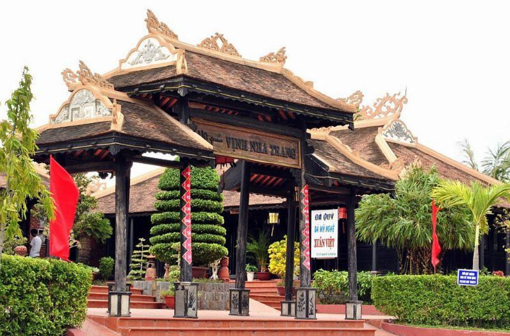Cổng Hội quán Vịnh Nha Trang 