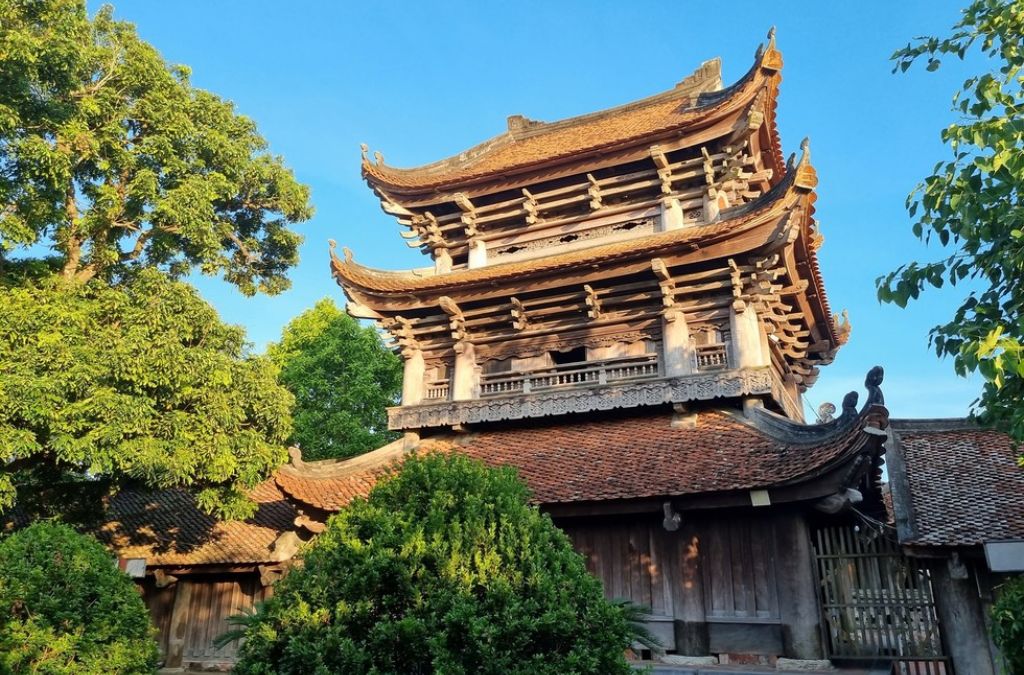 Gác chuông Chùa Keo với kiến trúc gỗ cổ