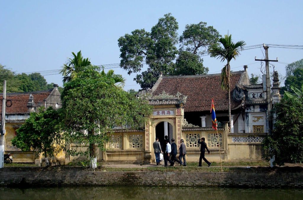 Không gian làng cổ Làng Nôm bên ao làng