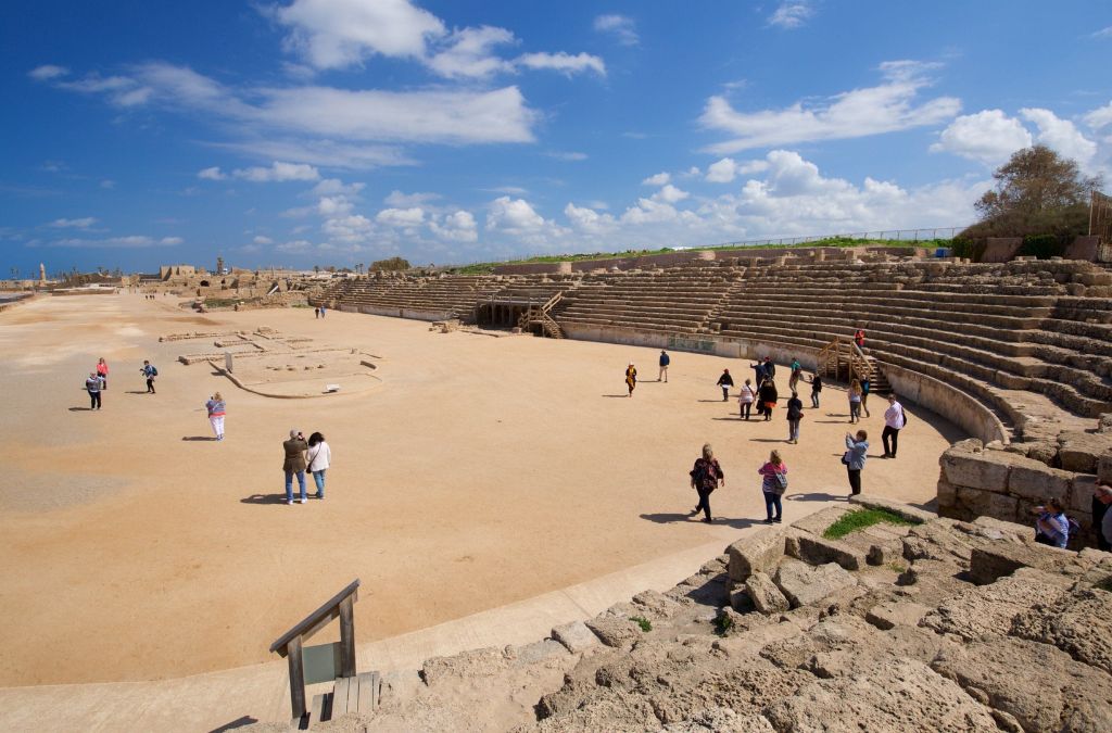  Nhà hát La Mã cổ tại Công viên Quốc gia Caesarea