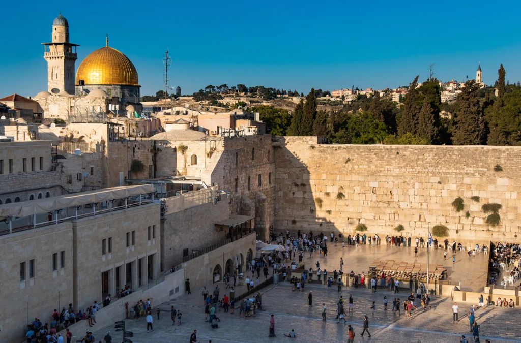 Bức tường phía Tây và Dome of the Rock trong Thành cổ Jerusalem