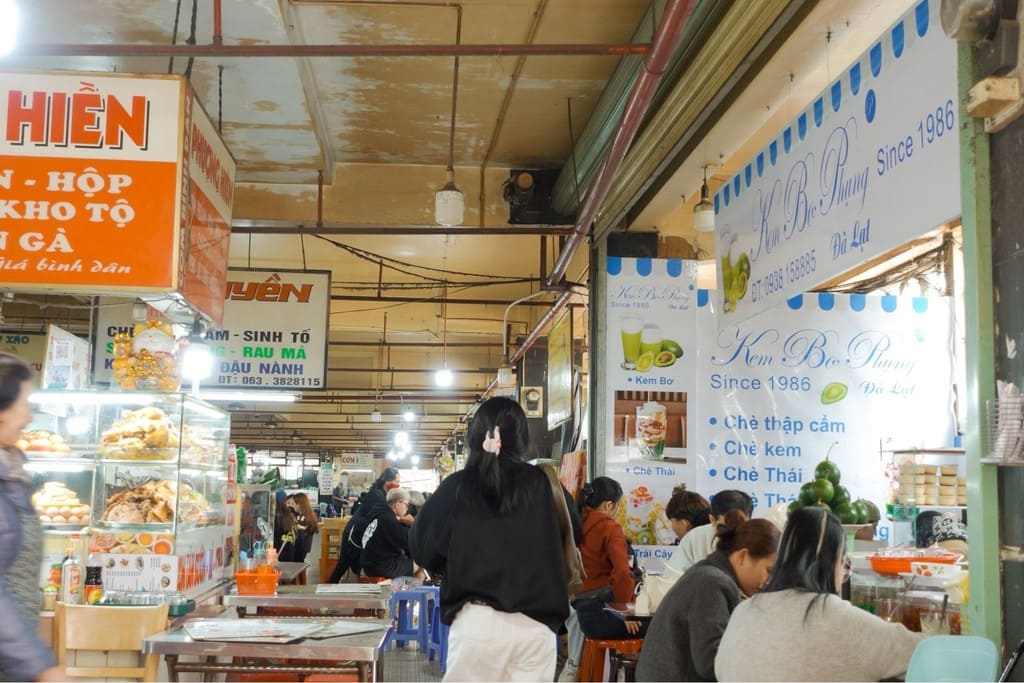  Kem bơ Phụng chợ Đà Lạt ăn kèm dừa sấy sợi