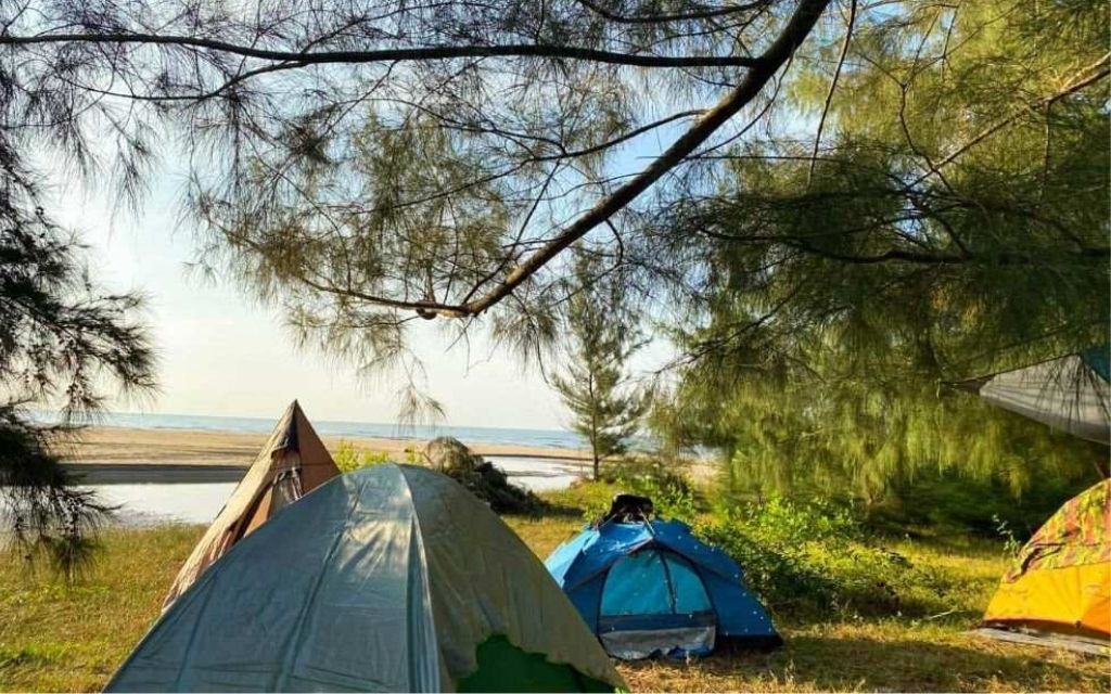 Cắm trại gần Hang Rái 