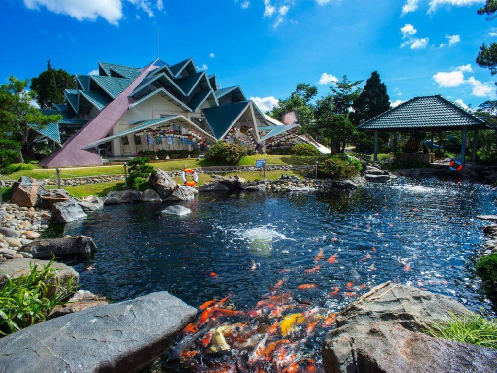 Khu du lịch Lá Phong Đà Lạt 