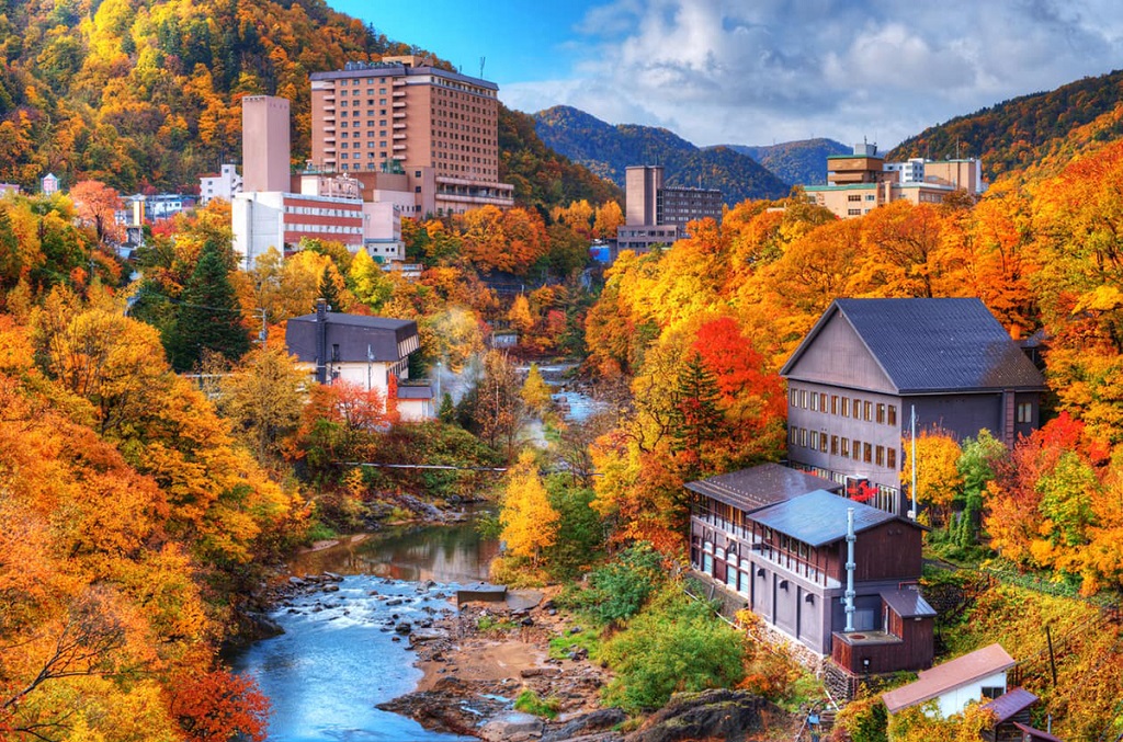 Khung cảnh Hokkaido mùa lá đỏ