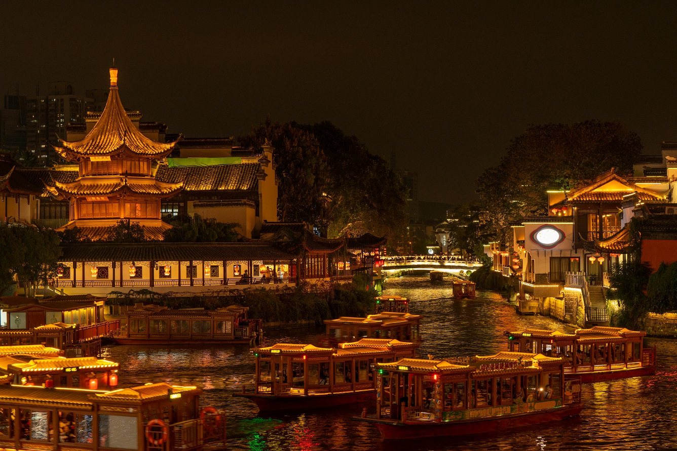 Sông Tần Hoài lung linh về đêm