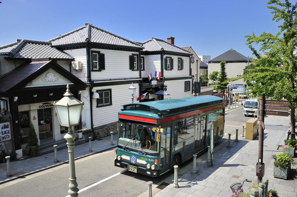Di chuyển từ Kyoto đến Kobe bằng nhiều loại phương tiện khác nhau