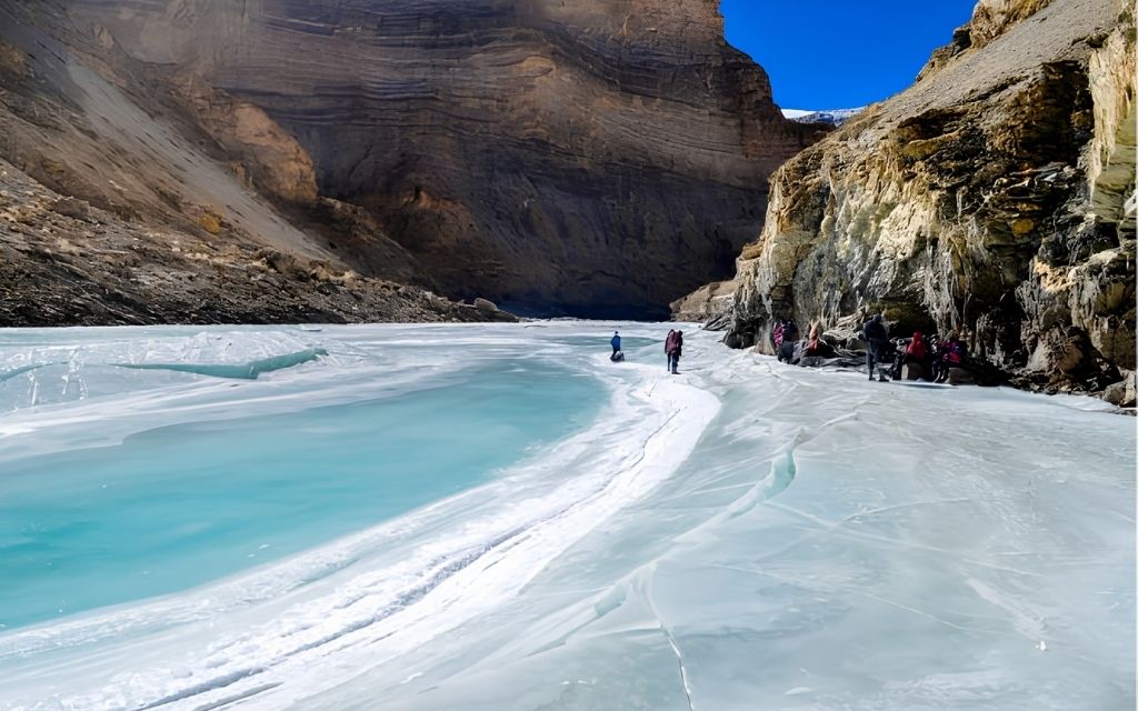 Trekking trên sông băng 