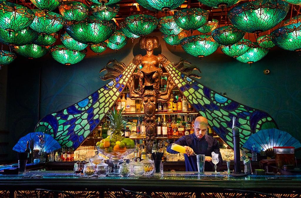 Thưởng thức cocktail tại các quán bar ở Lan Quế Phường