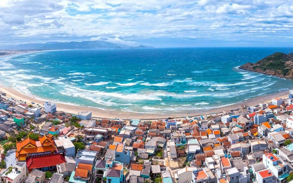 Cảnh làng chài Nhơn Hải ven biển