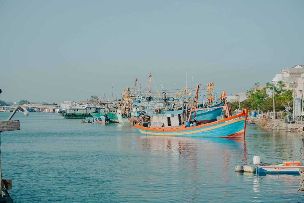 Khung cảnh làng chài yên bình ở Việt Nam