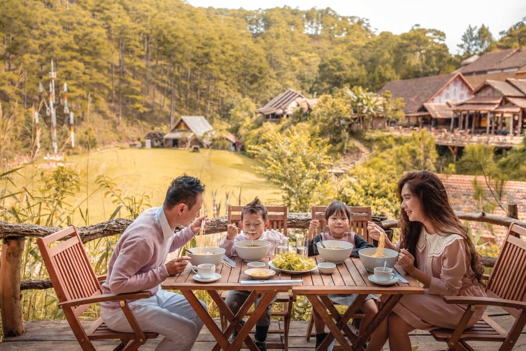 Nhà hàng Làng Cù Lần phục vụ đặc sản Tây Nguyên
