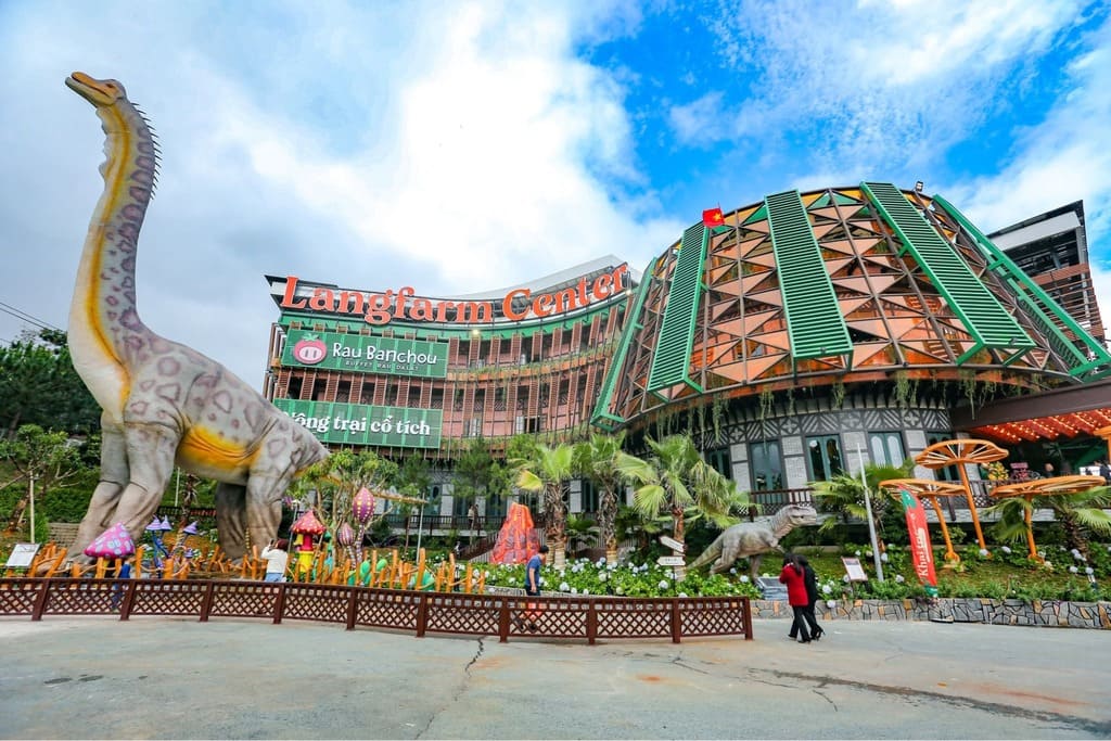 Mô hình khủng long tại Langfarm Center Đà Lạt