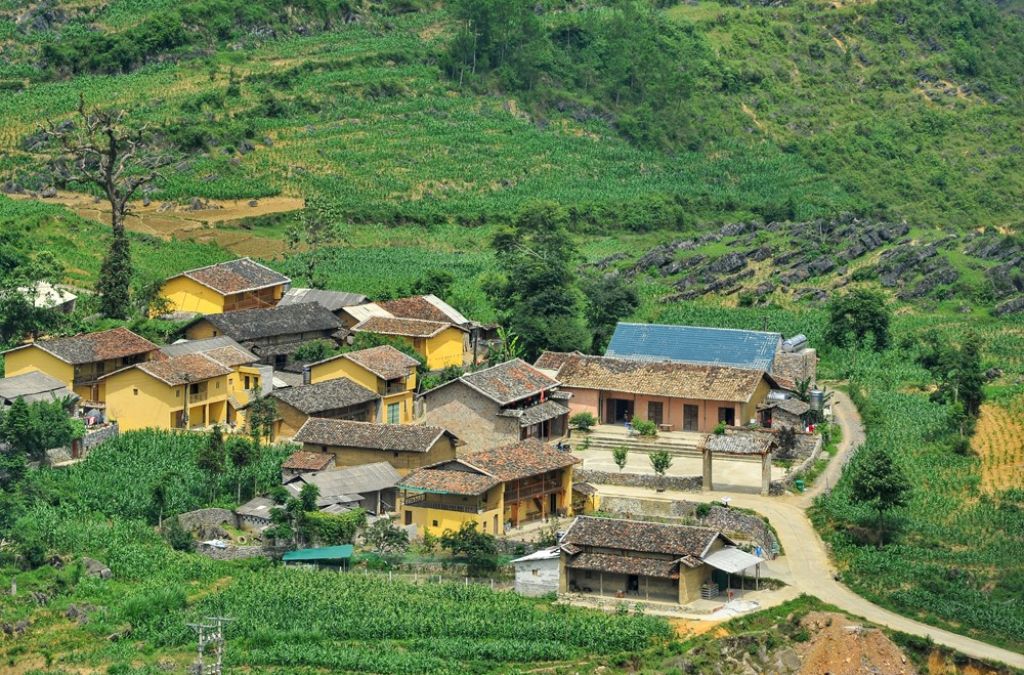 Làng Lô Lô Chải giữa những nương xanh vào mùa hè