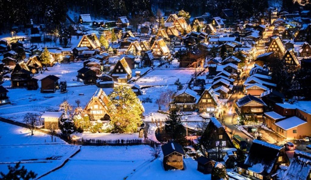 Lễ hội ánh sáng tại làng cổ Shirakawa-go vào mùa đông
