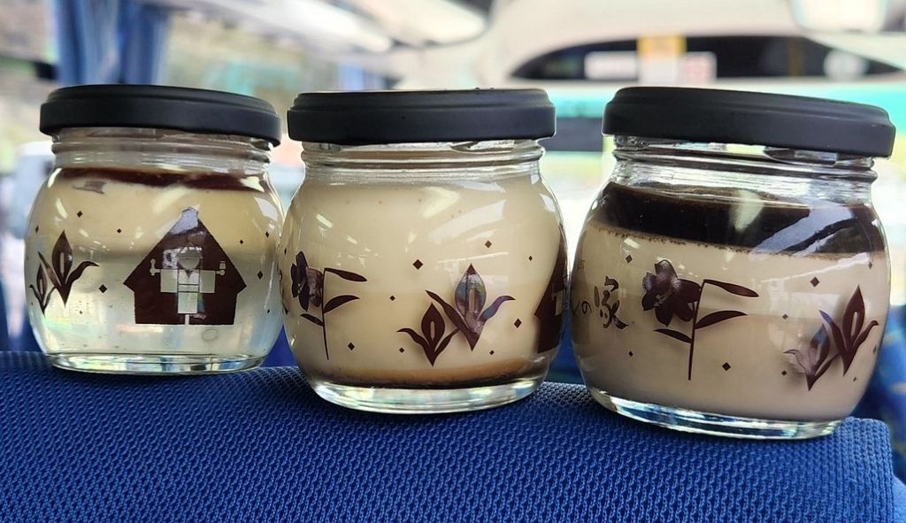 Món bánh pudding thủ công béo ngậy, làm từ nguyên liệu địa phương hảo hạng tại Shirakawago Purin no Ie