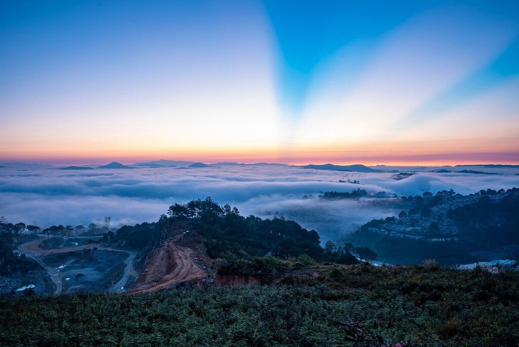 Núi Langbiang gắn với truyền thuyết K'Lang - H'Biang