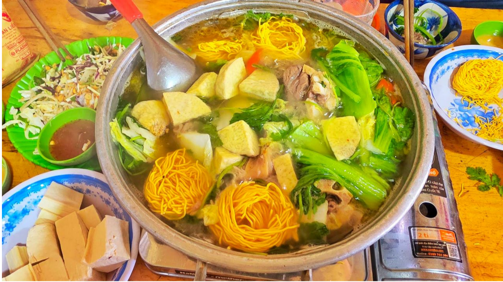 Quán 26 nổi tiếng với món lẩu bò