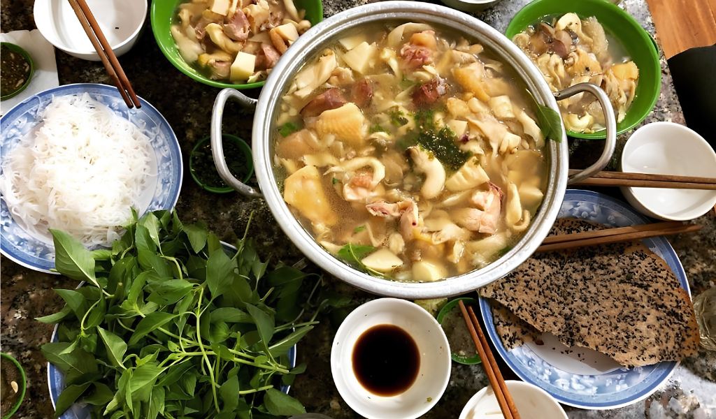 Lẩu gà lá é Thúy Hiếu 198 Bùi Thị Xuân