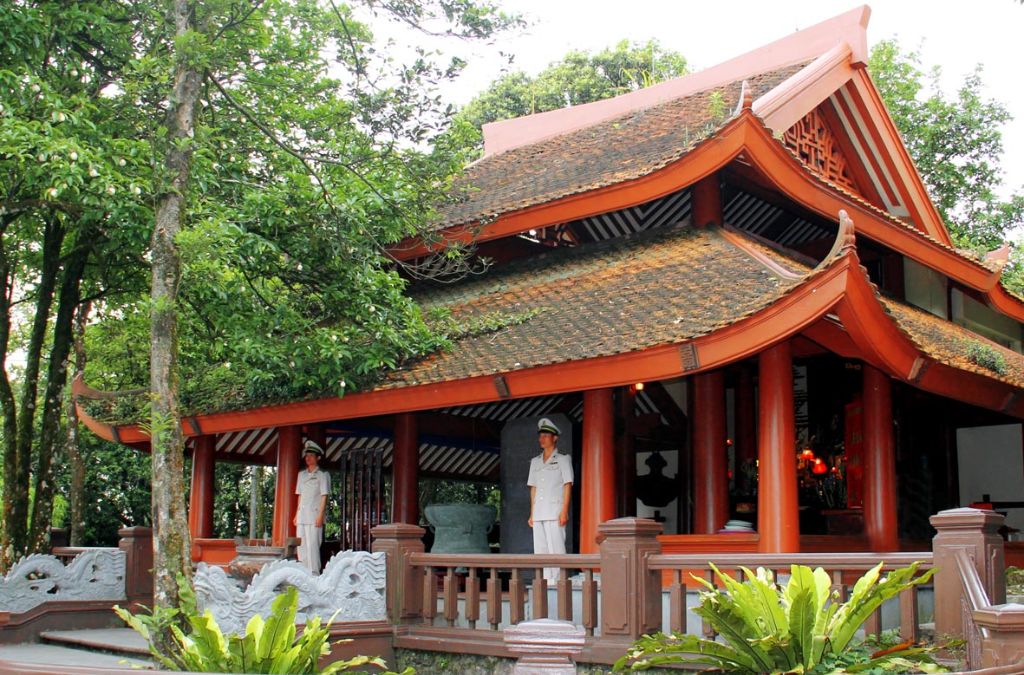 Đền thờ Bác Hồ trên đỉnh Vua, Ba Vì
