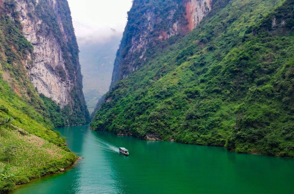 Sông Nho Quế chảy qua hẻm Tu Sản, Hà Giang
