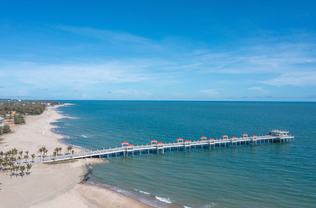 Cầu ngắm biển Hamptons Pier tại Hồ Tràm