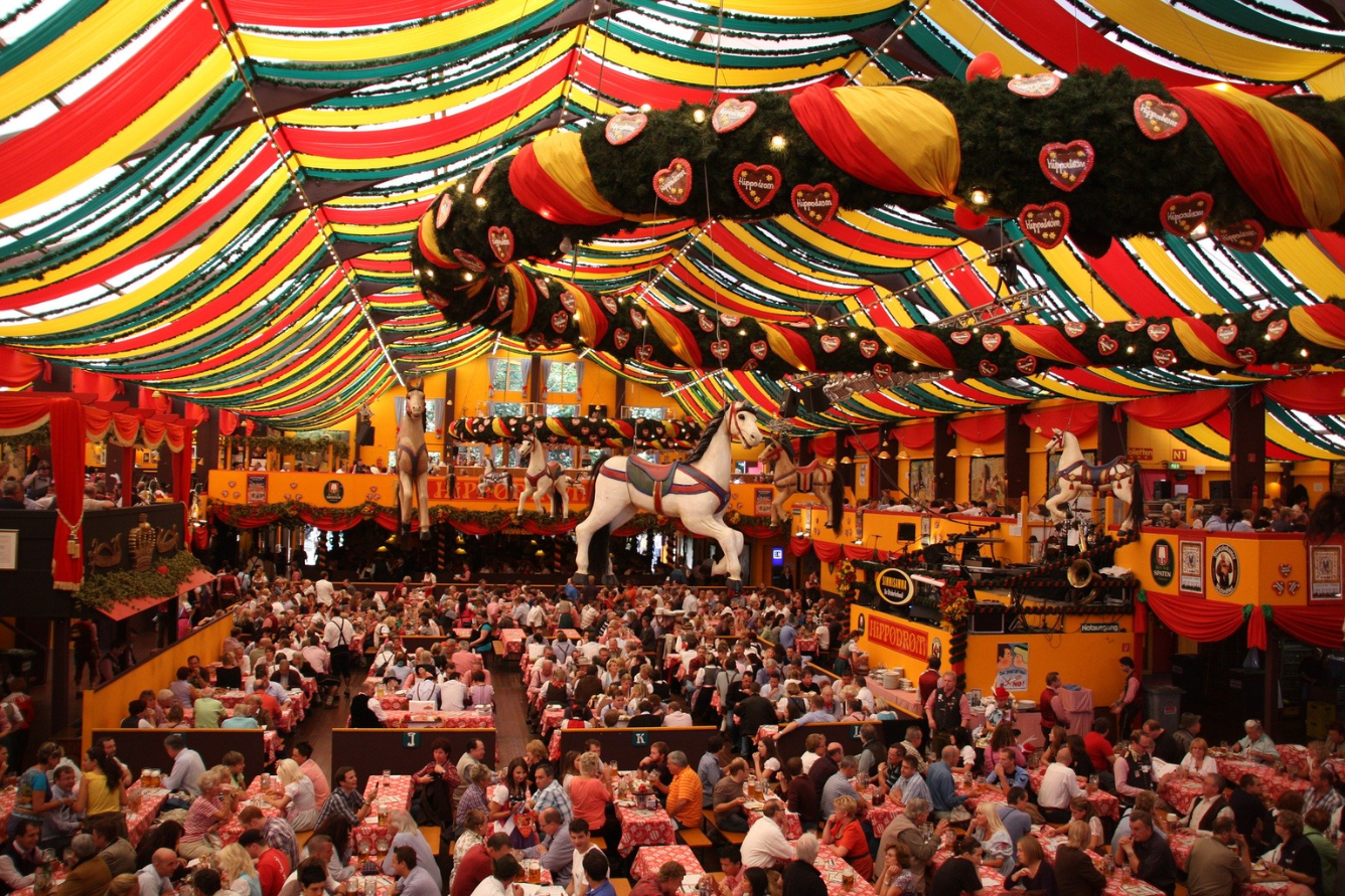 Lễ hội bia Oktoberfest và những trải nghiệm du lịch mùa thu tuyệt vời nước Đức